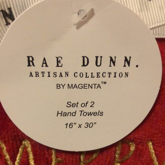 SET OF 2 RAE DUNN ARTITIAN COLLECTION BY MAGENTA HAND TOWELS MERRY CHRISTMASS - Picture 3 of 4